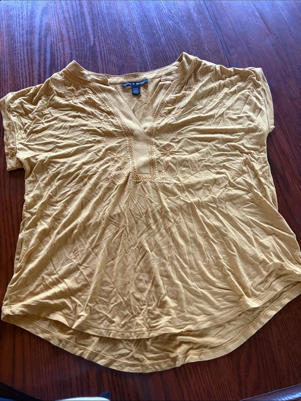 Lightweight Mustard Yellow Women's V-Neck Top Small